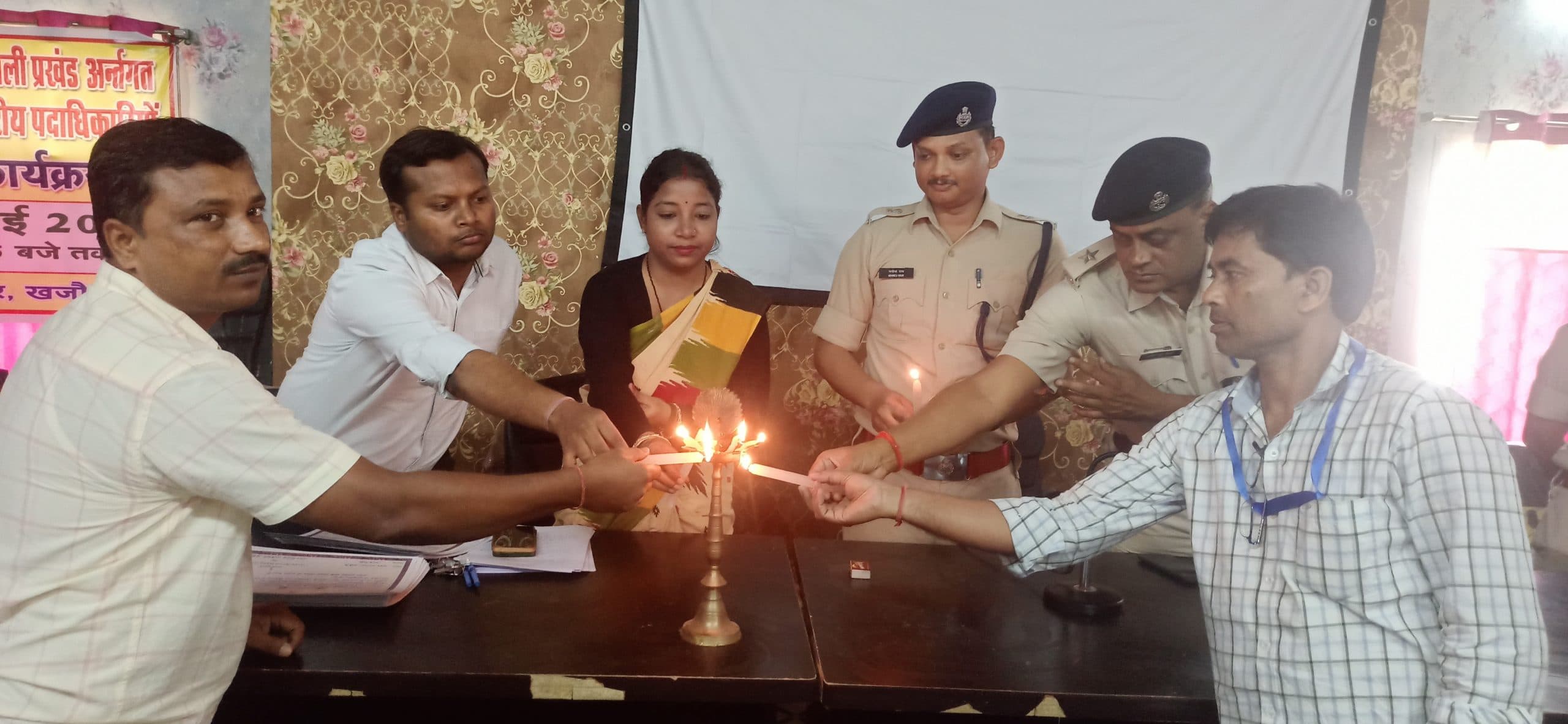 Madhubani News : लोकसभा चुनाव में बेहतर कार्य करने वाले कर्मियों को किया सम्मानित