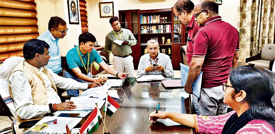 Ranchi News : डीसी के जनता दरबार में आये कई मामले