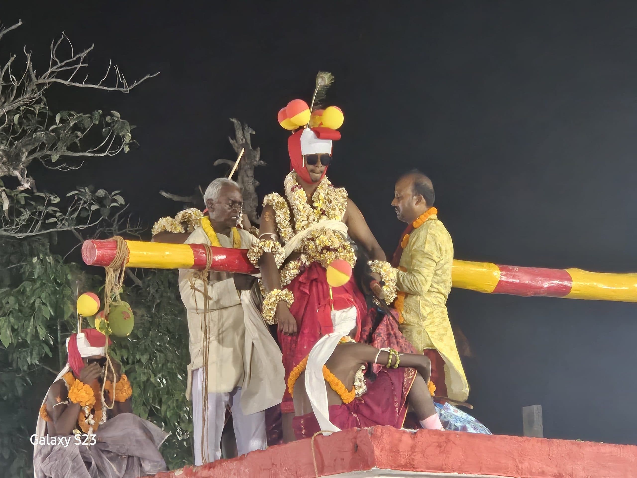 Ranchi News : हुंडरू में झूलन के साथ मंडा पूजा का समापन