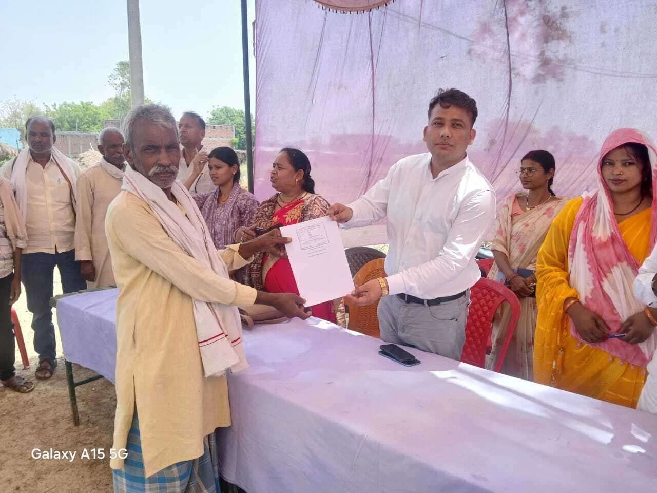 छह स्थानों पर कैंप लगा योजनाओं की दी जानकारी