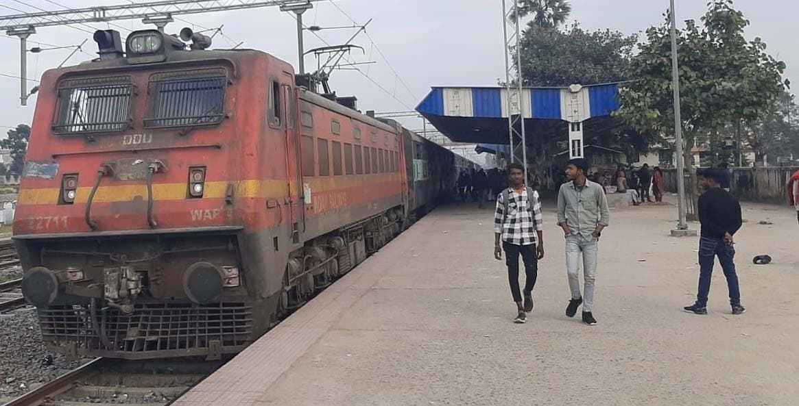 पूर्णिया कोर्ट स्टेशन पर खत्म होगी ट्रेनों में पानी की किल्ल्त, मिनटों में भरेगी टंकी