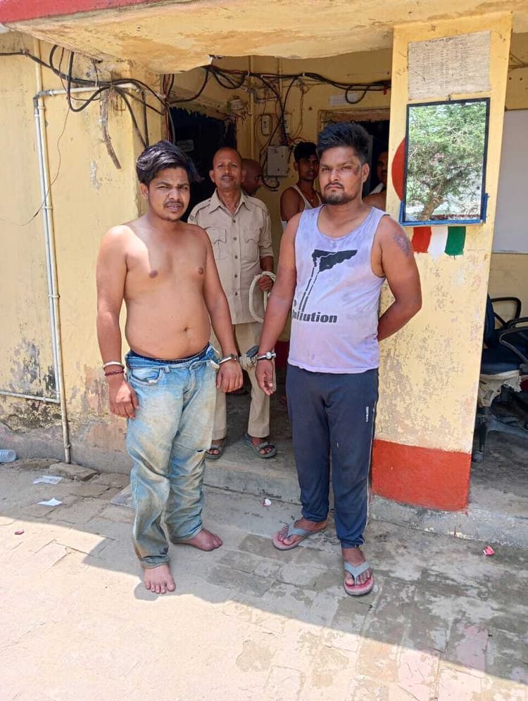 320 बोतल विदेशी शराब के साथ दो तस्कर गिरफ्तार