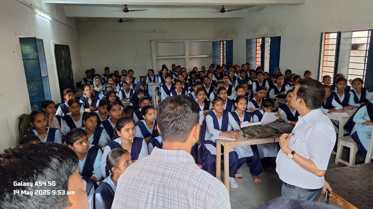 छात्रों को दें गुणवत्ता पूर्ण शिक्षा : कमिश्नर