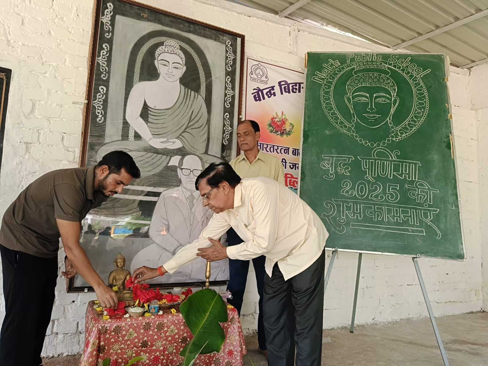 भगवान बुद्ध की जयंती पर की गयी सत्यनारायण भगवान की पूजा-अर्चना