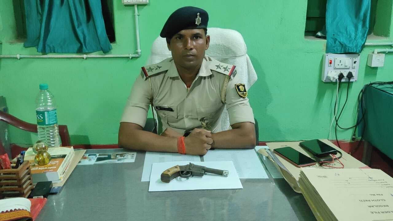 देसी कट्टा के साथ विधि विरुद्ध बालक धराया