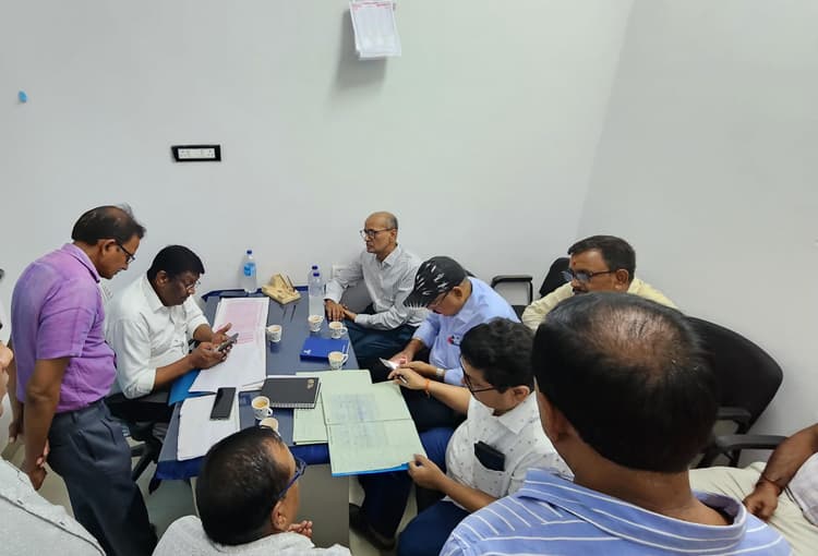 सिविल सर्जन ने किया रेफरल अस्पताल का निरीक्षण