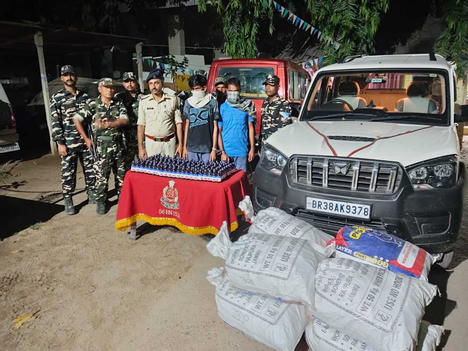 प्रतिबंधित कफ सिरप के साथ दो युवक गिरफ्तार