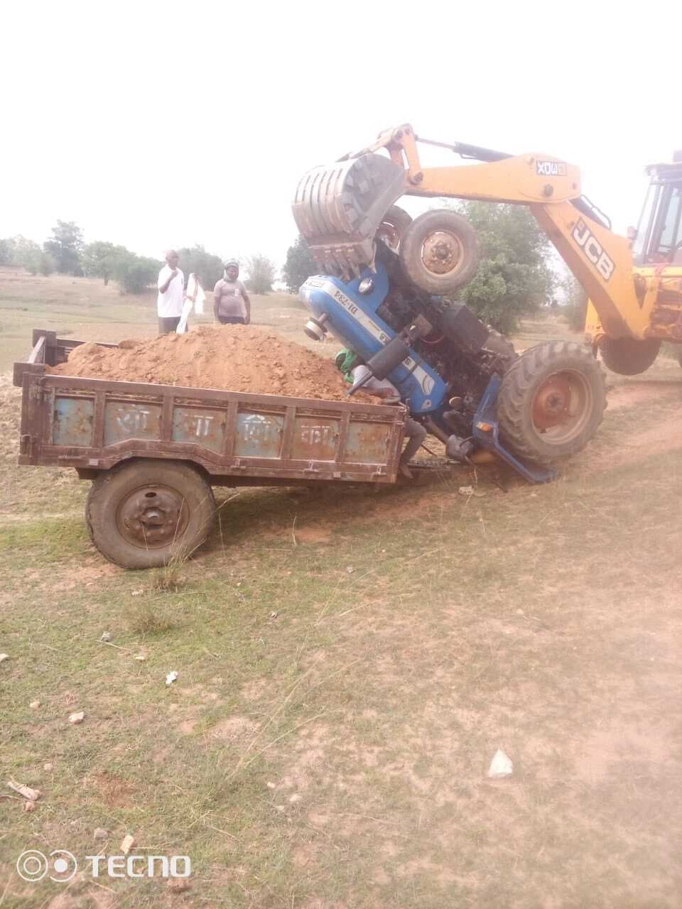 Giridih News :ट्रैक्टर का इंजन पलट जाने से युवक की मौत