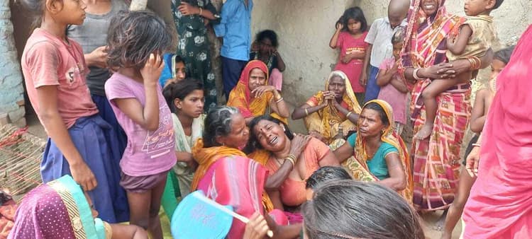 Bhagalpur news बच्चों ने ई रिक्शा को किया स्टार्ट, कुचल कर 10 साल के बच्ची की मौत