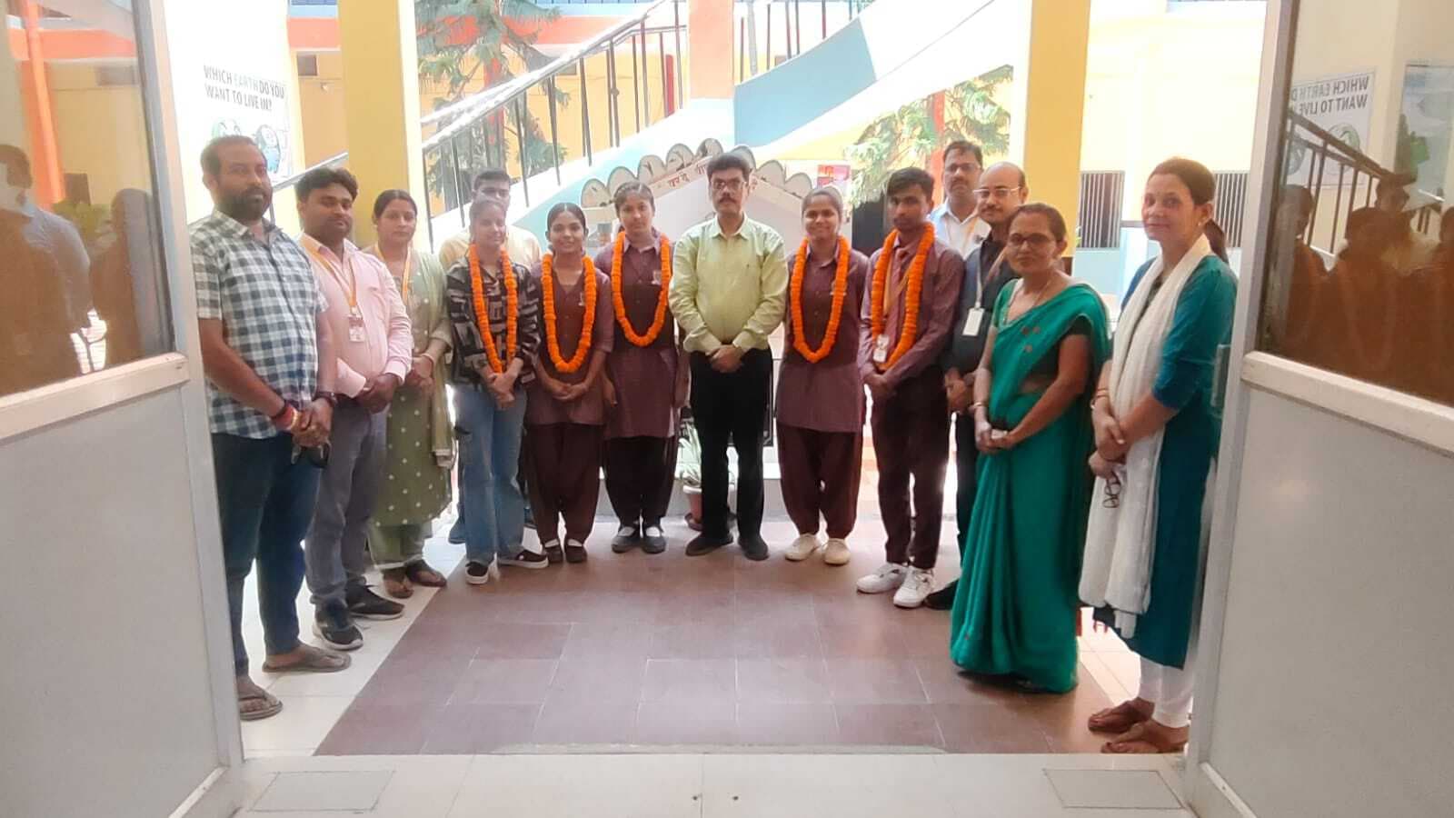 बीपीएस पब्लिक स्कूल में सफल छात्रों को किया गया सम्मानित