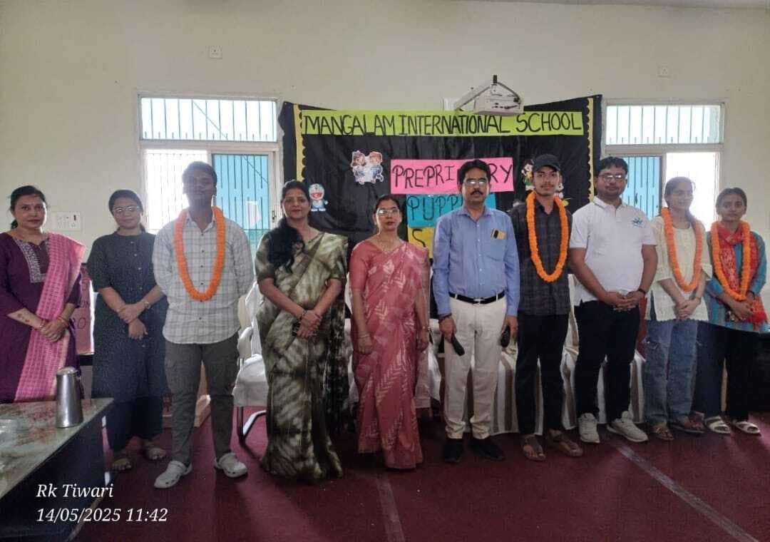 विद्यालय के टॉपर रहे छात्र-छात्राओं को किया सम्मानित