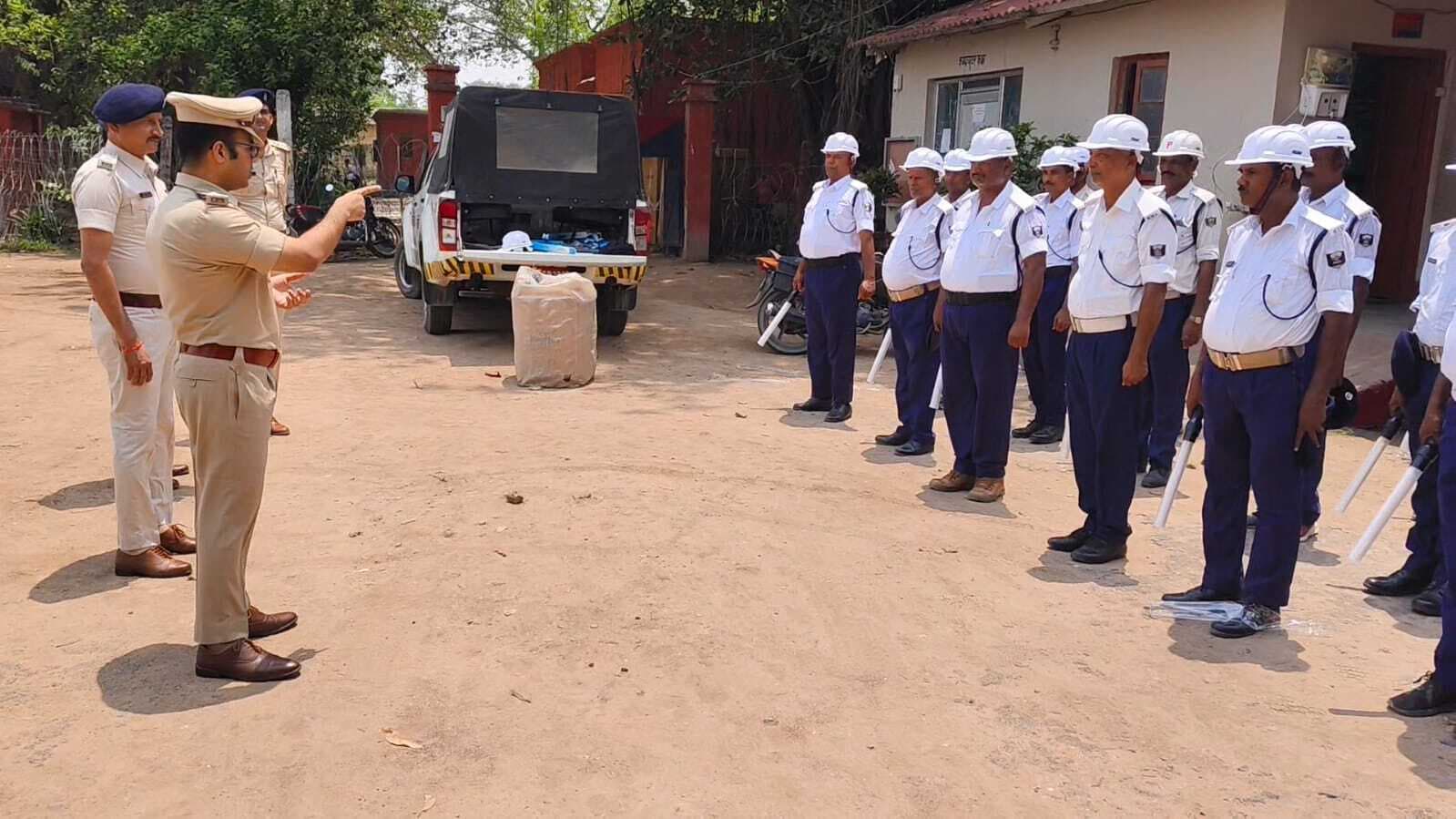 Motihari: बदल गया ट्रैफिक पुलिस का रंग-ढंग, नये लोगो के साथ आयी नये कलर की वर्दी