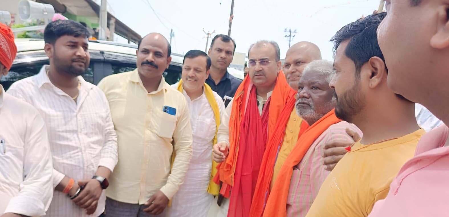 भाजपा कार्यकर्ताओं ने स्वास्थ्य मंत्री का किया स्वागत