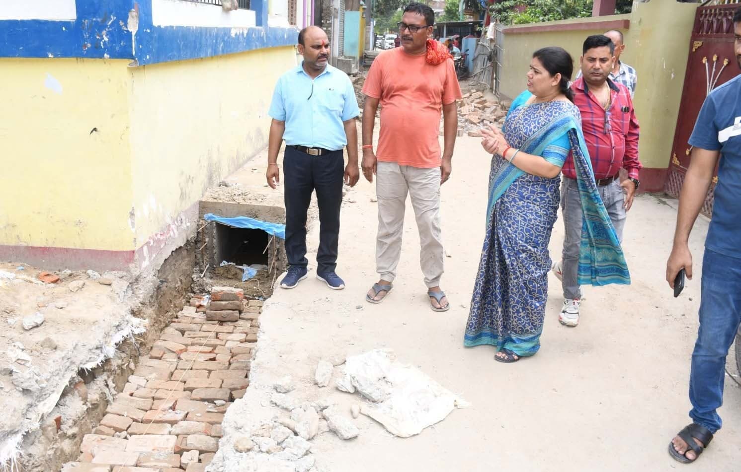 बरसात से पूर्व हर हाल में सभी नालों का पूरा करें निर्माण : महापौर