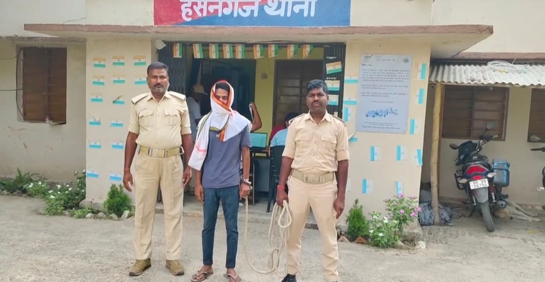 पुलिस ने पिस्टल लहराने व झगड़ा करने के आरोप में युवक को पकड़ा