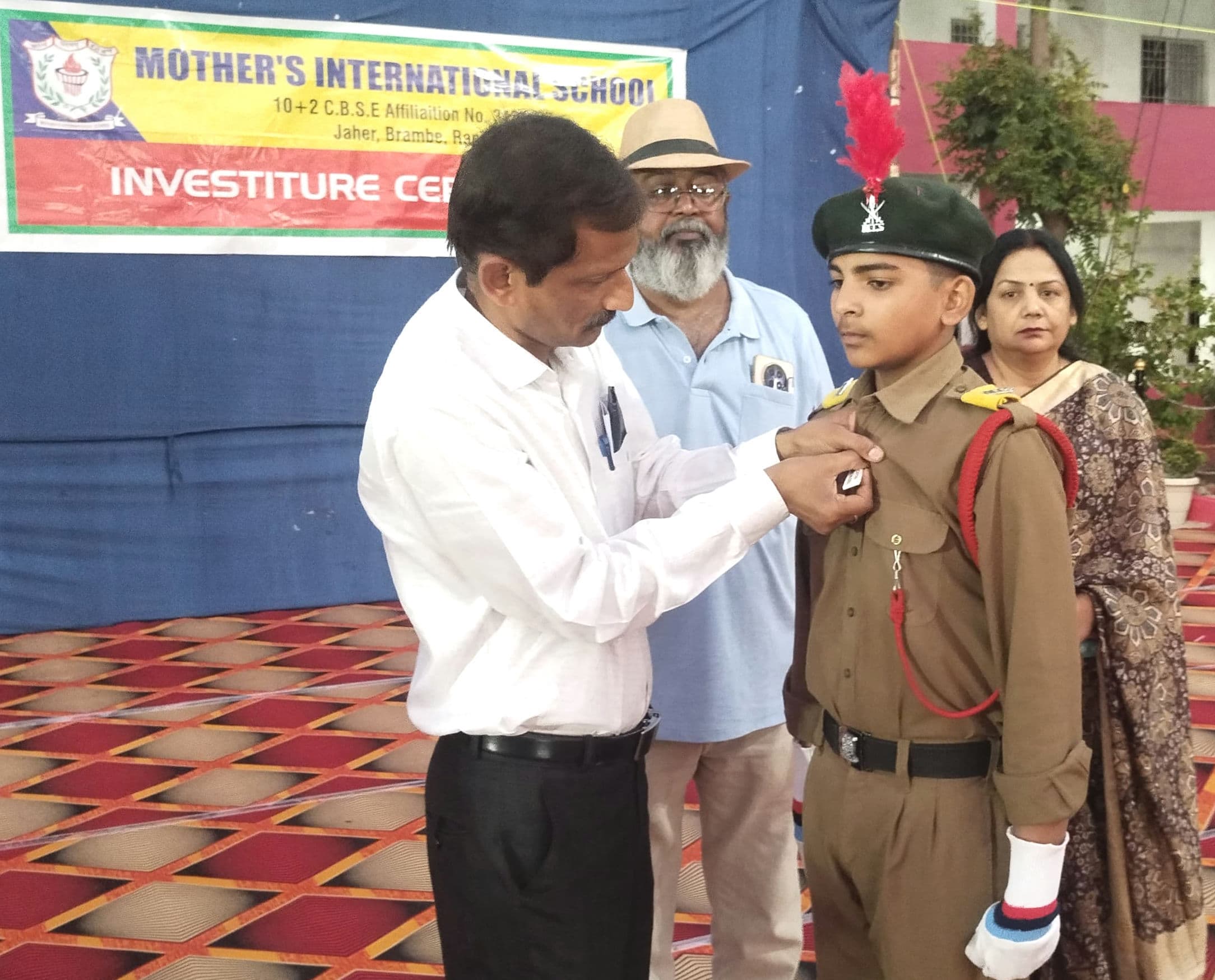 हेड ब्वॉय सूर्यांश व हेड गर्ल बनी अनीशा