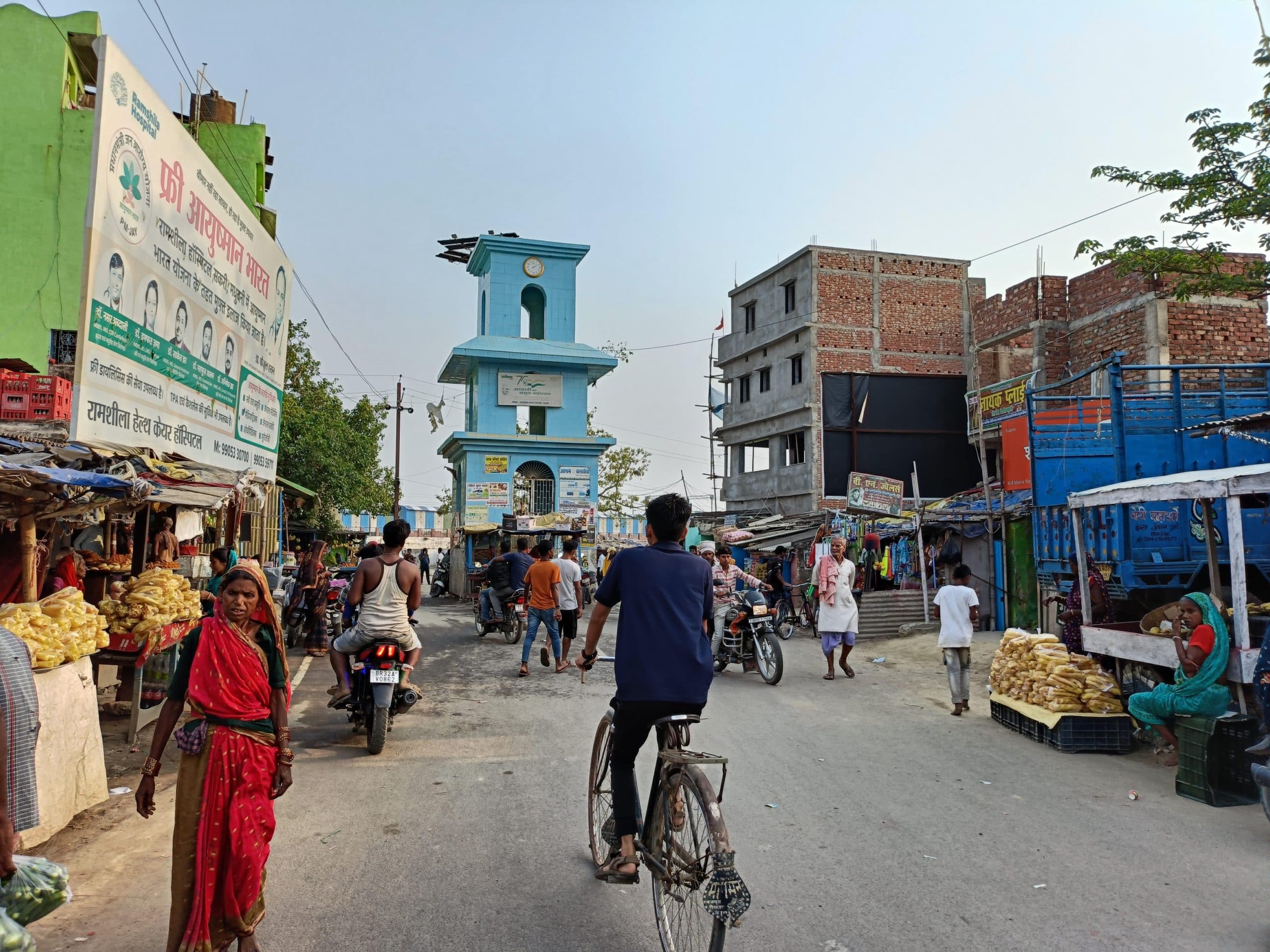 Madhubani News : वाच टॉवर के पास जाम रहने से राहगीर परेशान