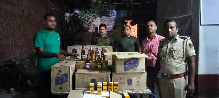 स्कॉर्पियो से 403 लीटर शराब बरामद, तस्कर फरार