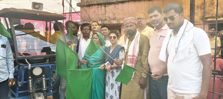 Madhubani News : बीडीओ ने नवानी पंचायत में कचरा उठाव के लिए ई रिक्शा को किया रवाना