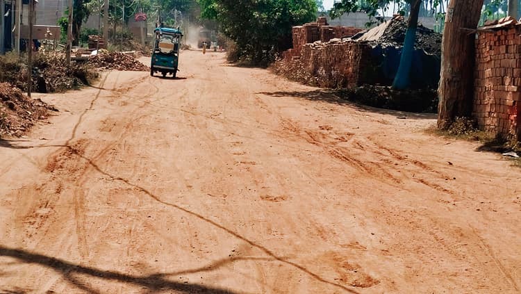 बहुरेंगे बस स्टैंड से पुरानी अरवल होते हुए बैदराबाद जाने वाली सड़क के दिन