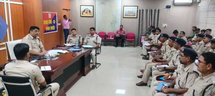 एसपी ने मासिक अपराध गोष्ठी में सड़क हादसों को रोकने के दिये निर्देश