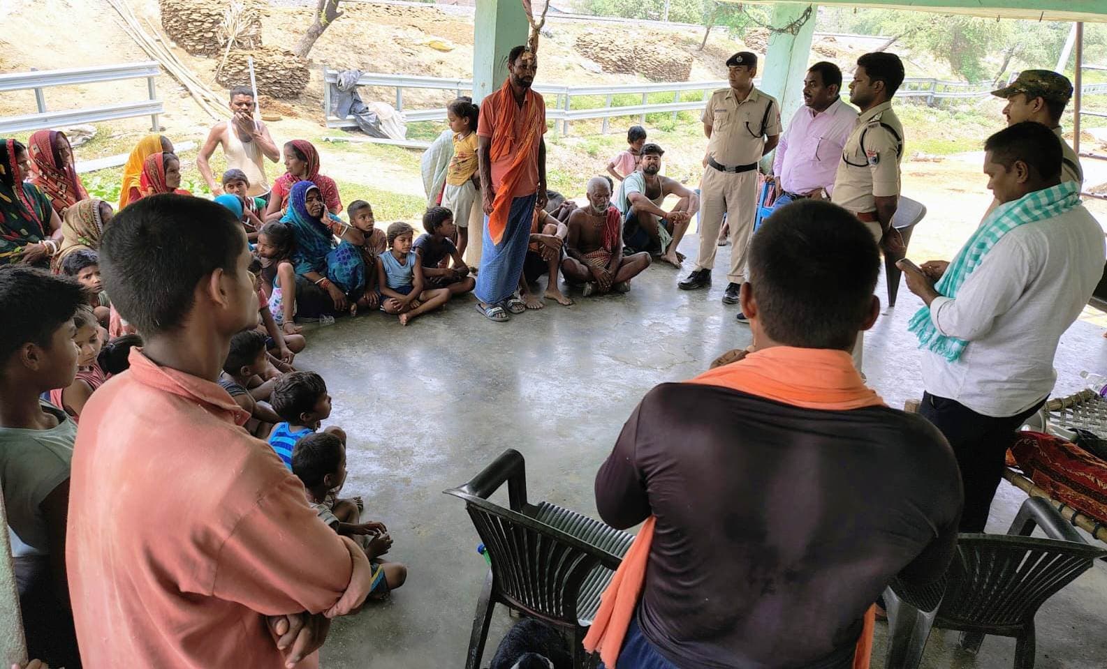 Bhagalpur news सुलतानगंज रेल लाइन किनारे गांव में चला जागरूकता अभियान