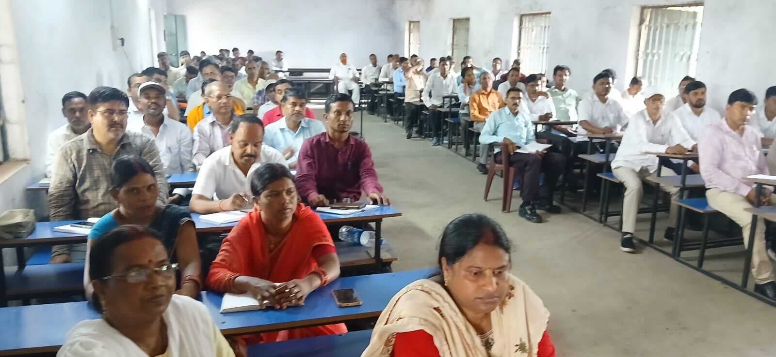 Bokaro News : विद्यालयों में बच्चों की शत-प्रतिशत उपस्थिति पर बल