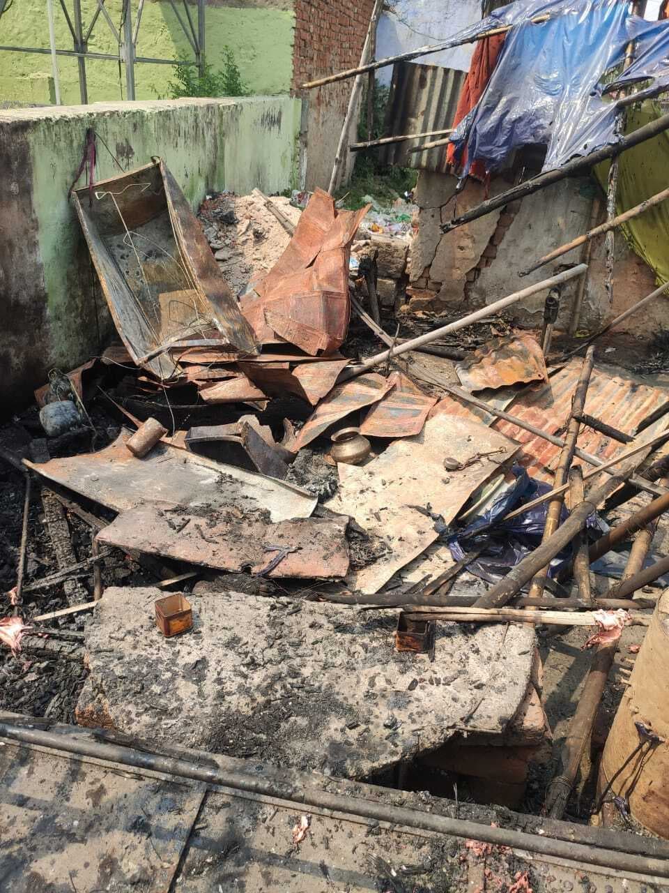 Bokaro News : दुकान में शॉर्ट सर्किट से लगी आग, हजारों की क्षति