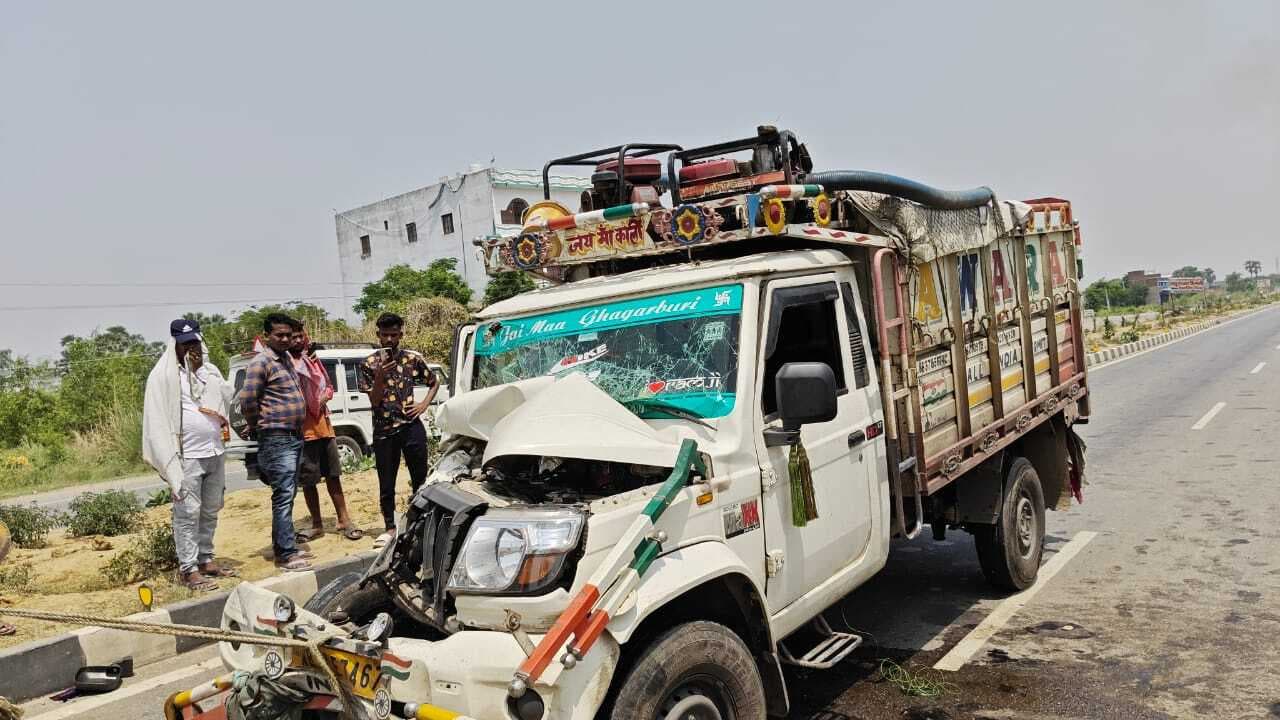 महाबोधि कॉलेज के पास टैंकर व पिकअप में हुई टक्कर