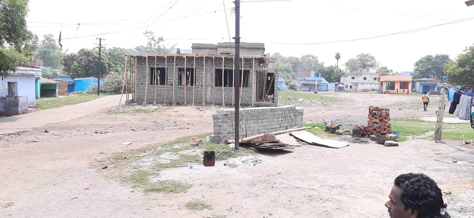 Dhanbad News : श्याम बाजार में हाइटेंशन तार टूट कर गिरा, ग्रामीणों ने किया हंगामा