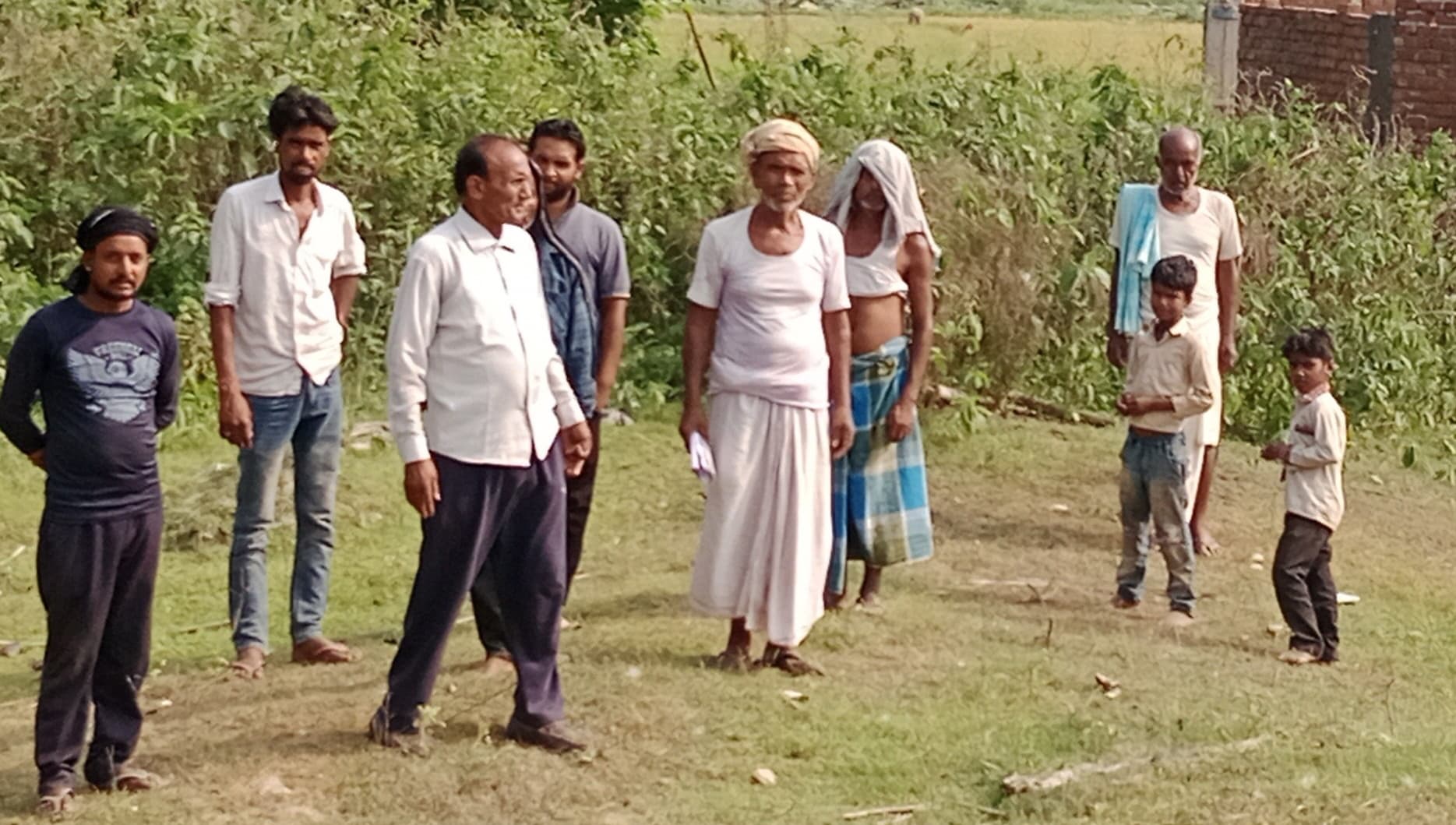 श्मशान घाट की जमीन हड़पने का आरोप