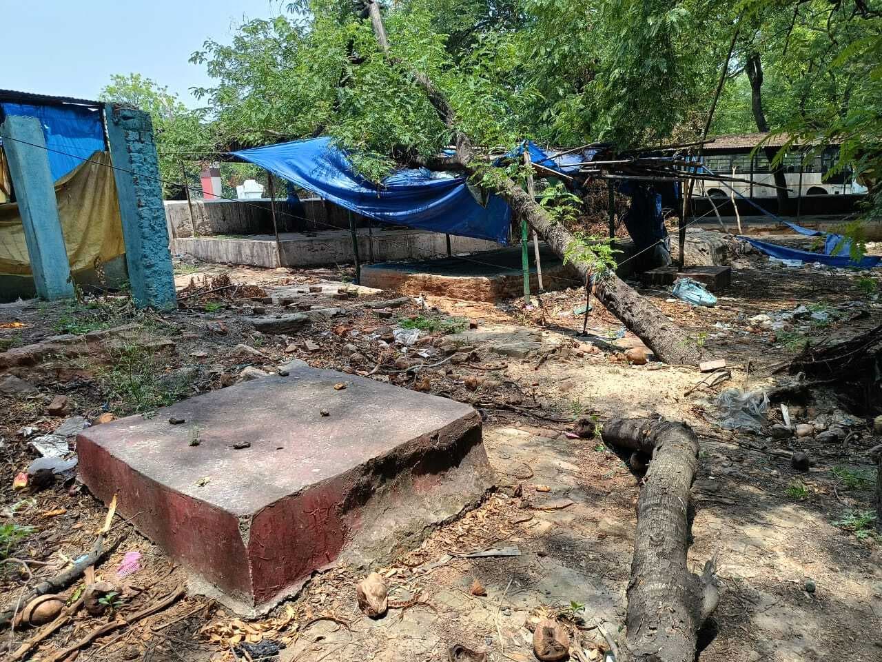सब्जी मंडी जर्जर, परेशानी