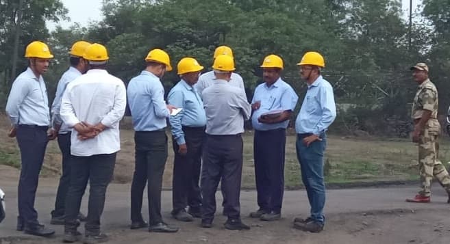 Dhanbad News: बीसीसीएल के डीटी ने किया ब्लॉक दो क्षेत्र का दौरा, उत्पादन बढ़ाने का दिया निर्देश