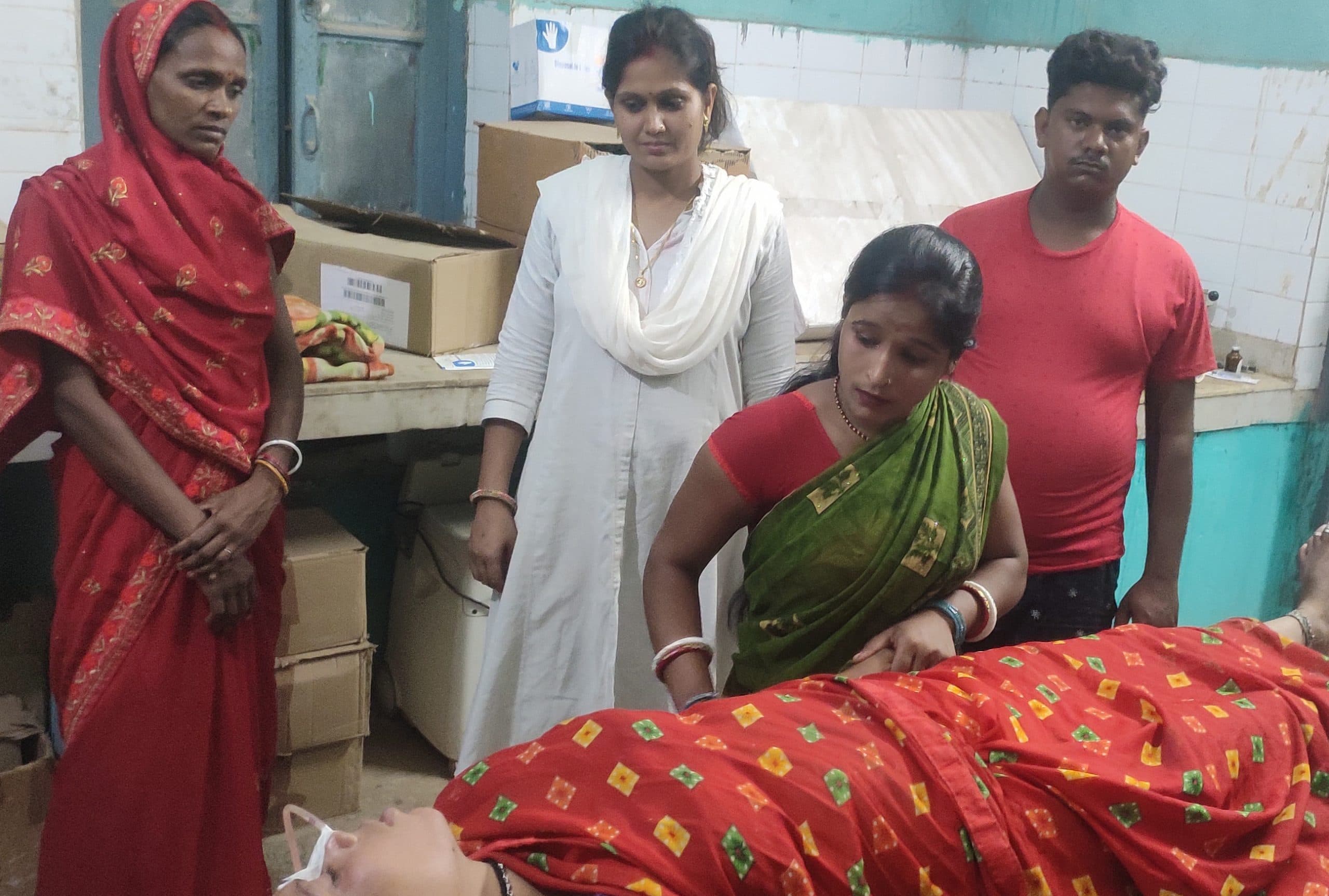 पति से मोबाइल पर झगड़े के बाद महिला ने खाया जहर, भर्ती