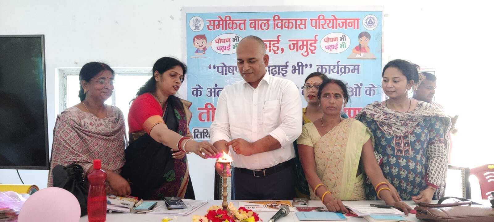 पोषण भी पढ़ाई भी कार्यक्रम के तहत आंगनबाड़ी सेविकाओं को दिया जा रहा है प्रशिक्षण