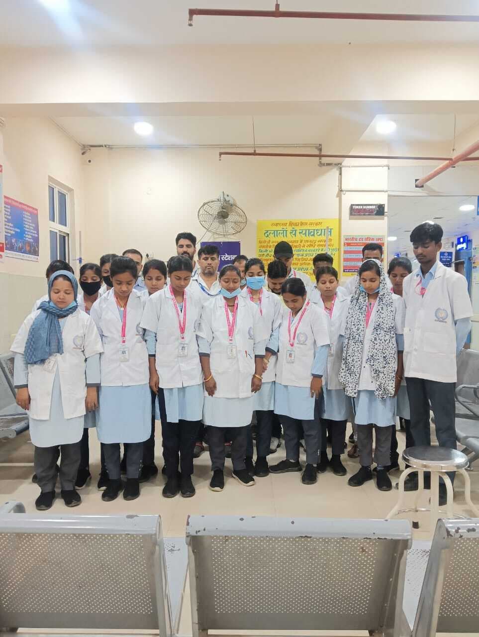 सदर अस्पताल में नर्सिंग स्टाफ ने की शोकसभा