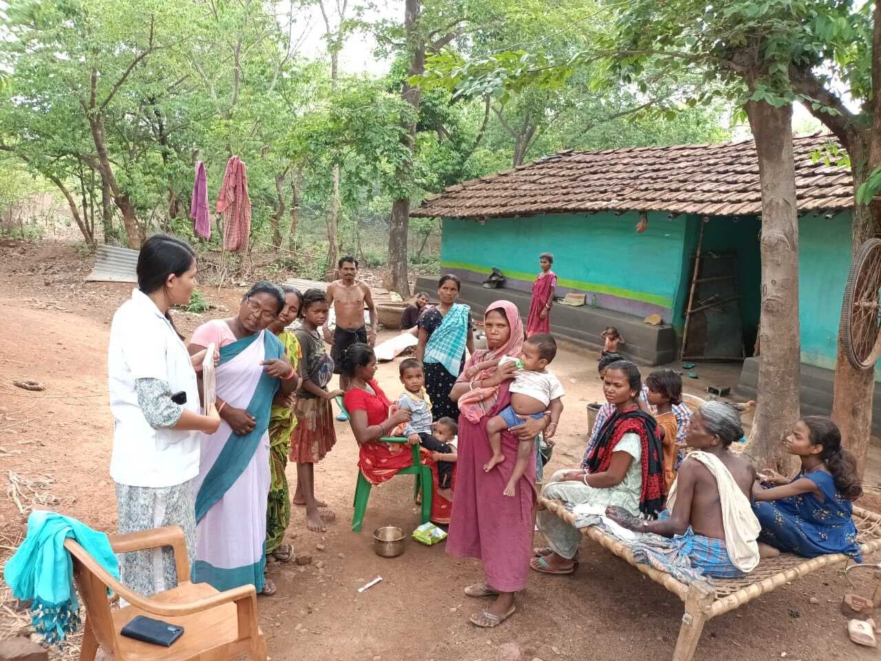 ढाटापाड़ा में डेंगू की रोकथाम के प्रति लोगों को किया जागरूक