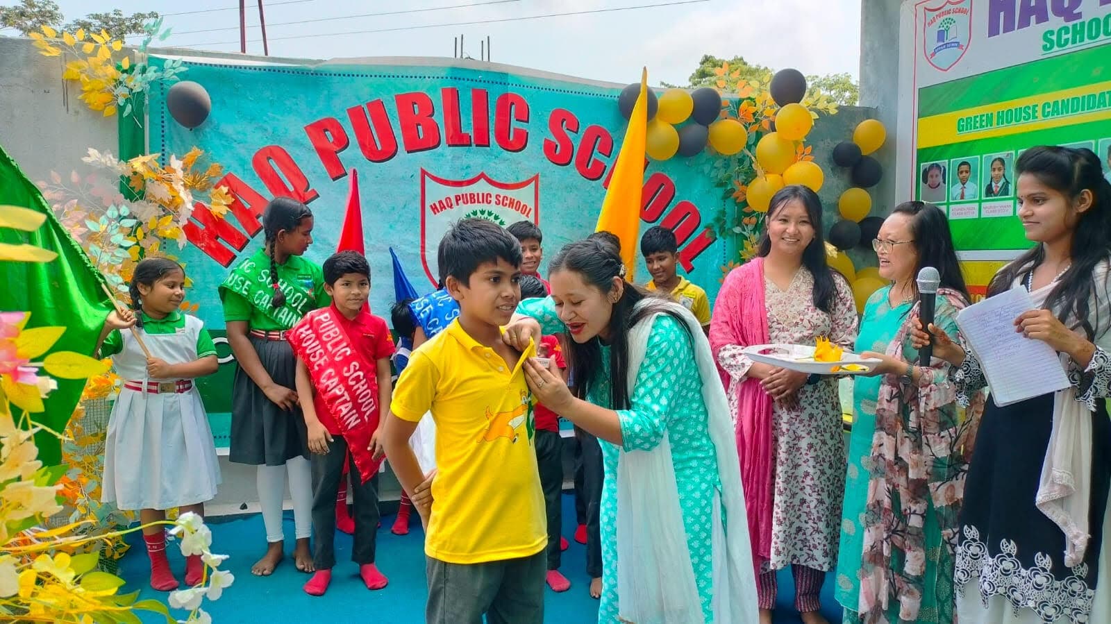 कार्यक्रम में बच्चों को मतदान की प्रक्रिया व उसके महत्व की दी जानकारी