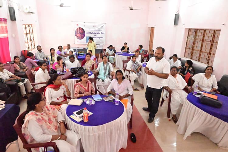 Deoghar news : एएनएम को एंटी नेटल केयर की बारीकियों के साथ-साथ प्रायोगिक पक्ष समझाया