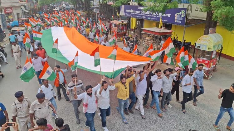 ऑपरेशन सिंदूर की गौरवशाली सफलता पर शहर में निकली भव्य तिरंगा यात्रा