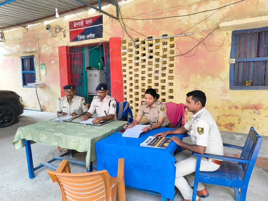 अंचल निरीक्षक ने की लंबित कांडों की समीक्षा