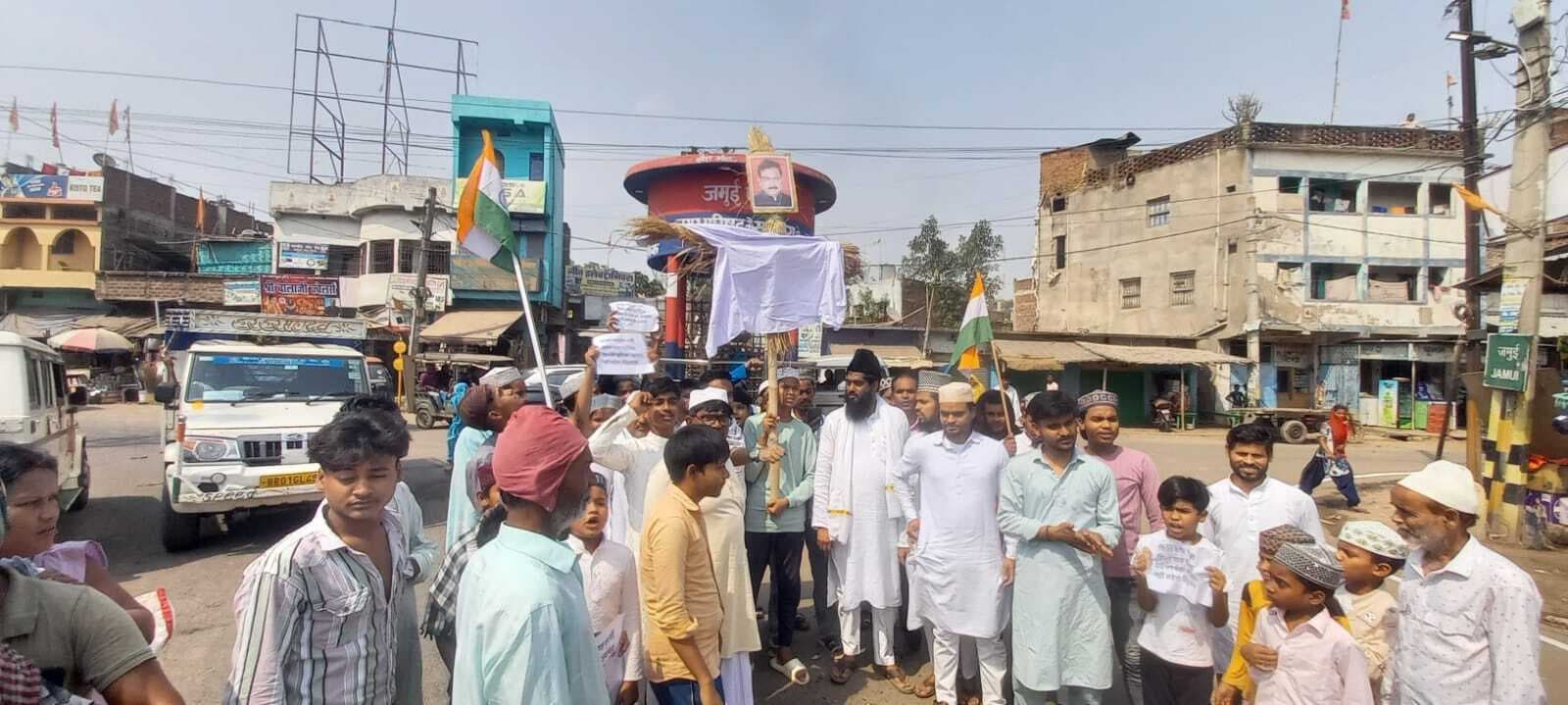 कर्नल सोफिया कुरैशी पर दिये विवादित बयान पर फूंका एमपी के मंत्री का पुतला