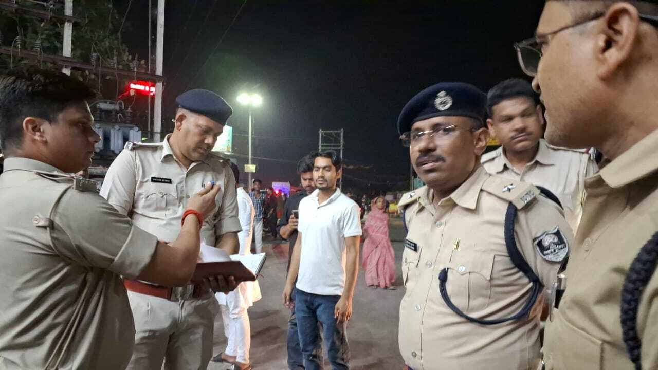 गली में बाइक लगाने के विवाद पर गोलीबारी की घटना से दहशत