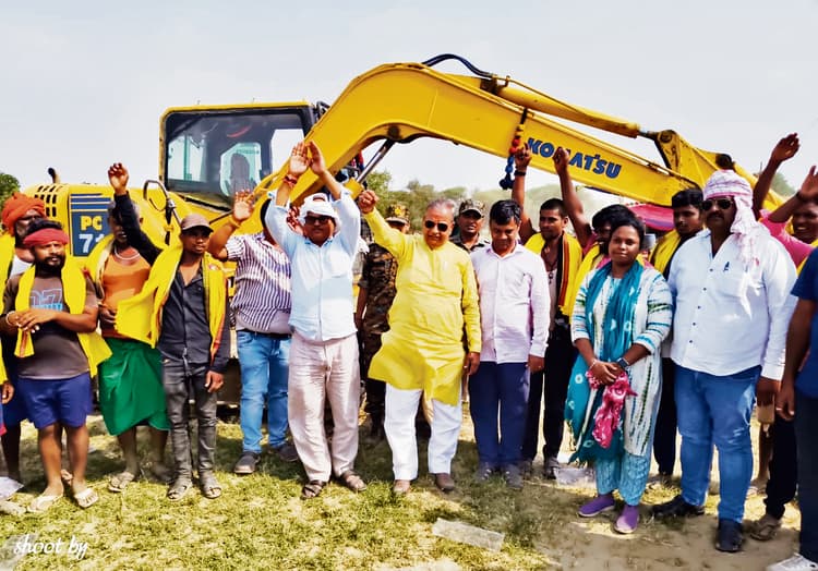 विधायक ने किया मणीराय के टोला गंगा कटाव निरोधक कार्य का शुभारंभ