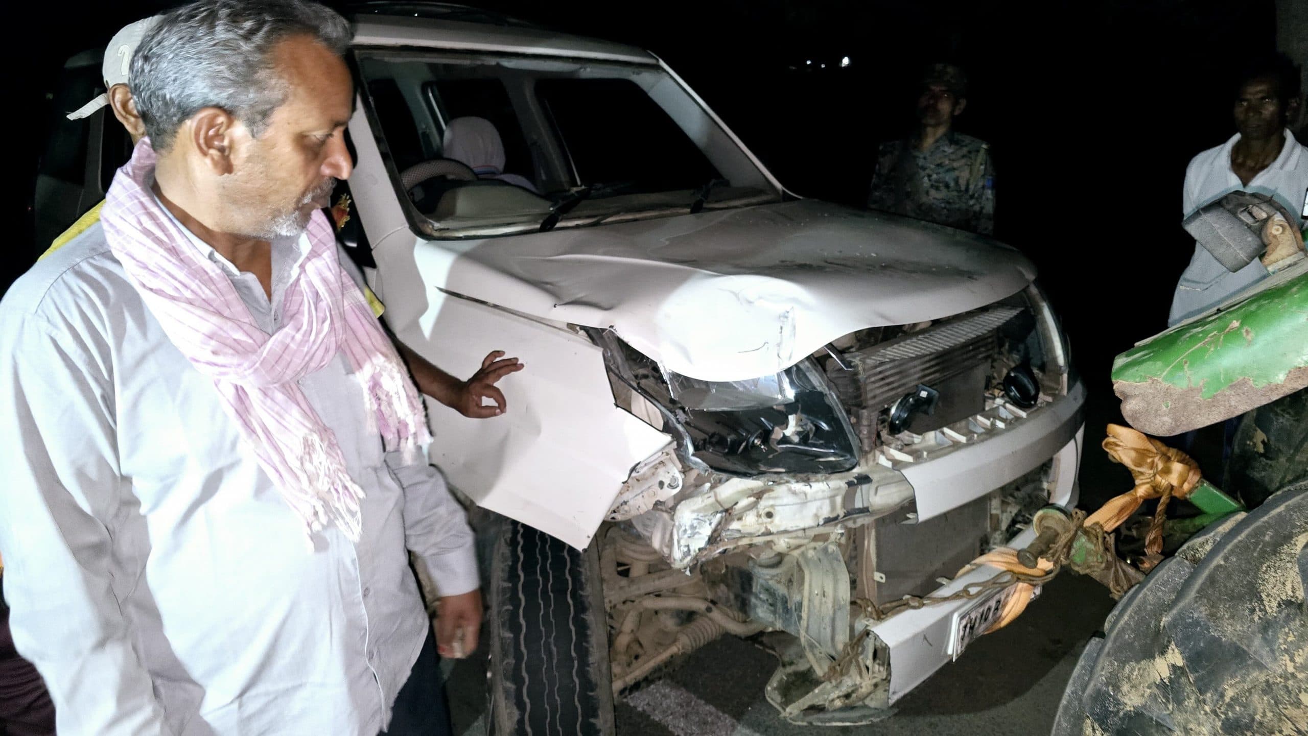 Giridih News: दुर्घटना में दंपती समेत तीन घायल, रोड जाम