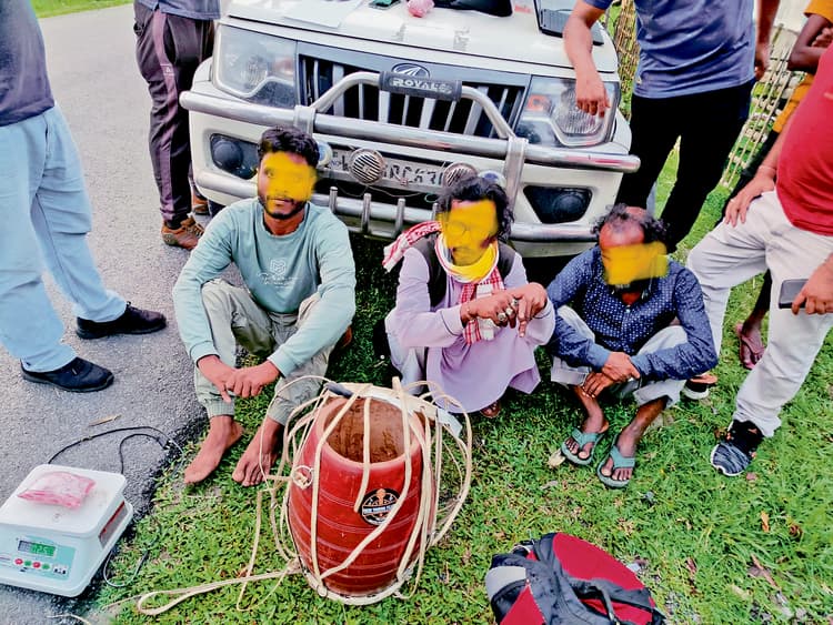 बंगाल एसटीएफ ने तीन सप्लायरों को दबोचा
