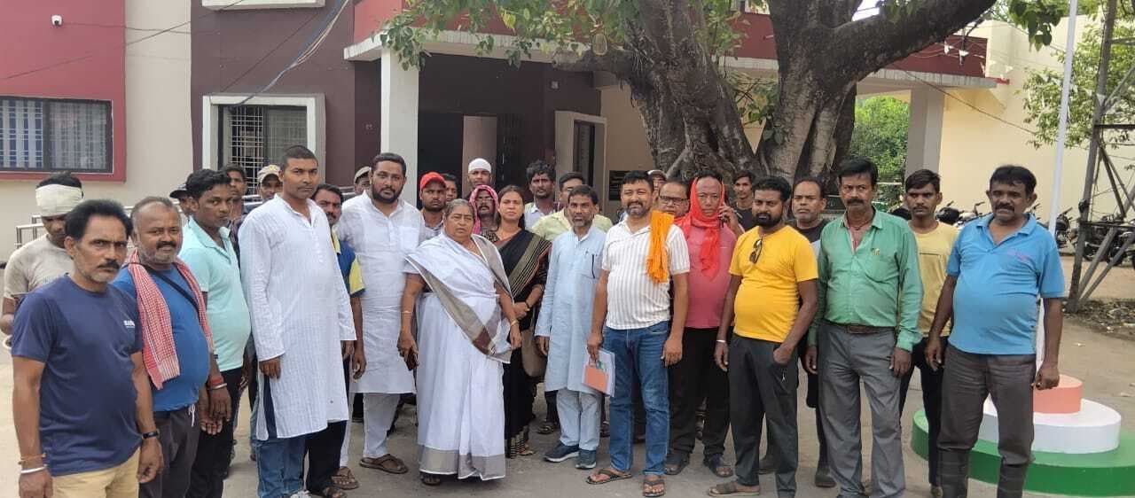 Dhanbad News : जीतपुर खदान से पंप बाहर निकालने पर राजश्रसं ने किया प्रदर्शन, थाने में शिकायत