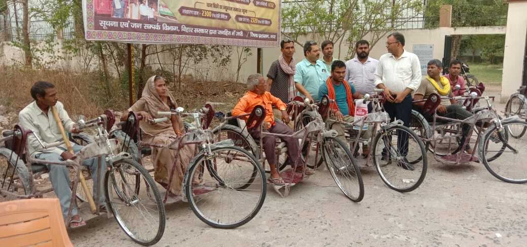 22 दिव्यांग जनों के बीच ट्राइ साइकिलों का वितरण