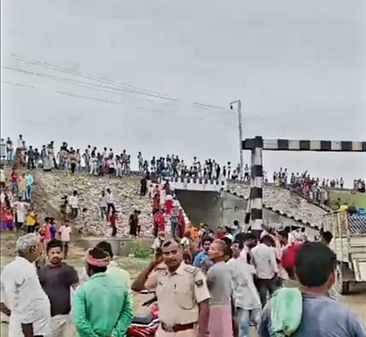 ट्रेन की चपेट में आने से युवक की मौत