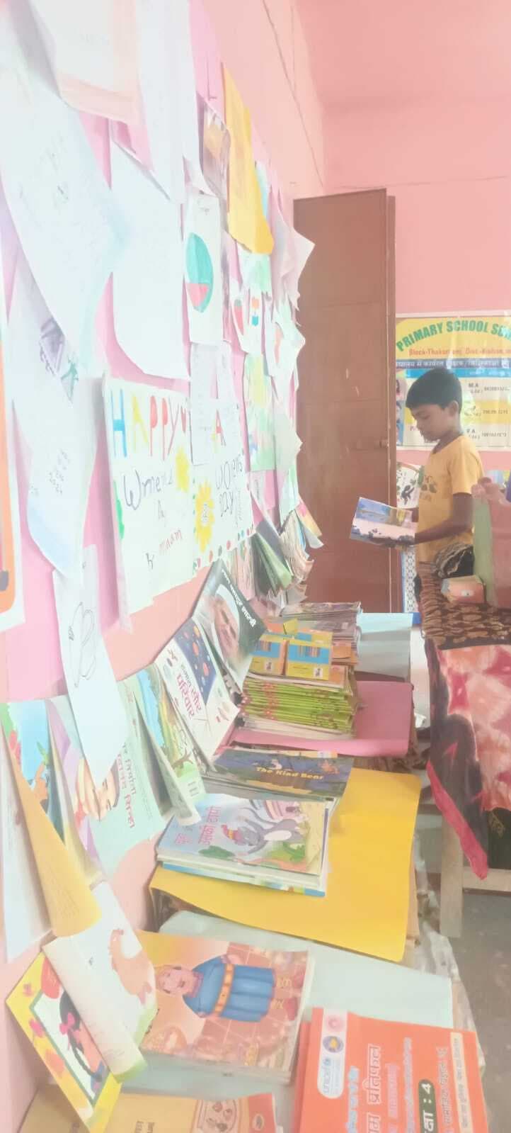 छात्रों में पठन-पाठन के प्रति अभिरूचि जगाने को ले विद्यालय में बुक क्लब का किया गया गठन